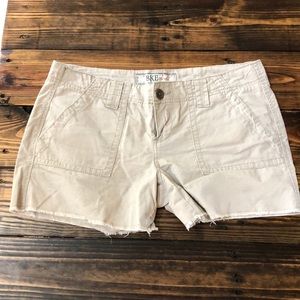 Buckle khaki shorts